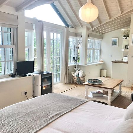 Coastal Chic Waterfront Studio Kinsale Bagian luar foto