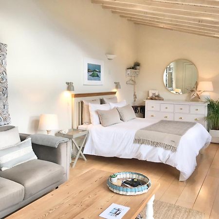 Coastal Chic Waterfront Studio Kinsale Bagian luar foto