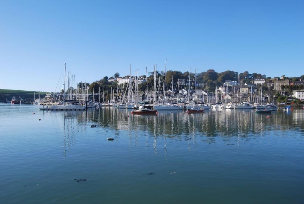 Coastal Chic Waterfront Studio Kinsale Bagian luar foto