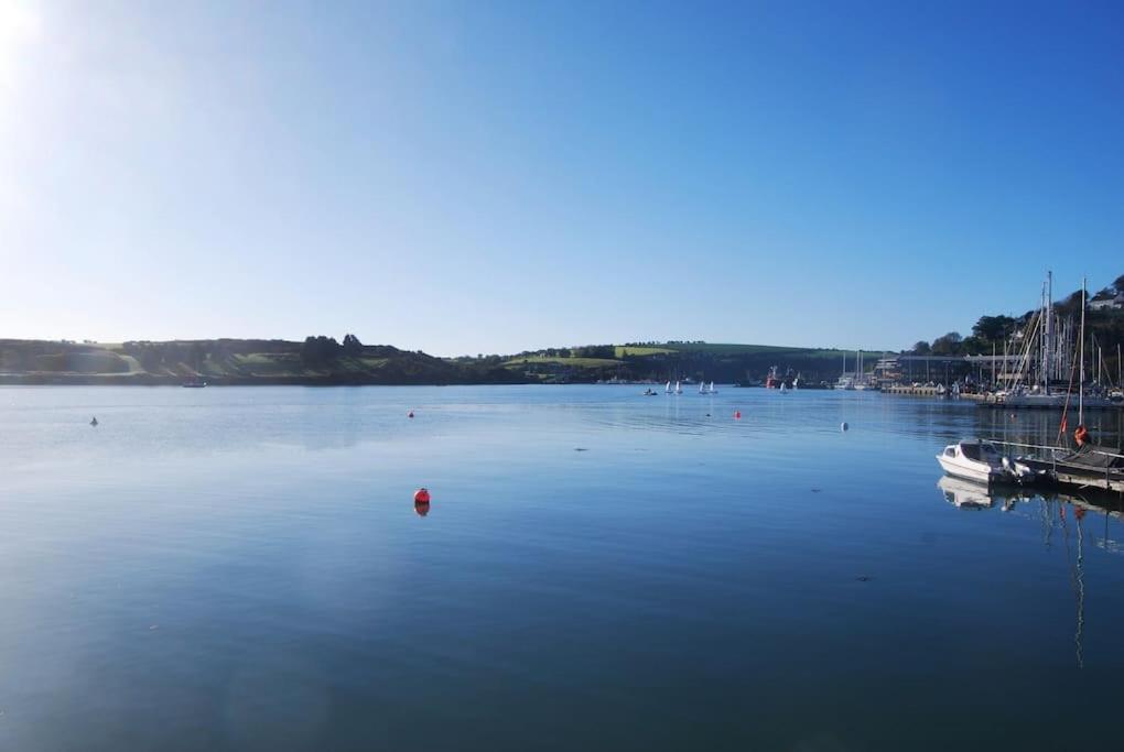 Coastal Chic Waterfront Studio Kinsale Bagian luar foto
